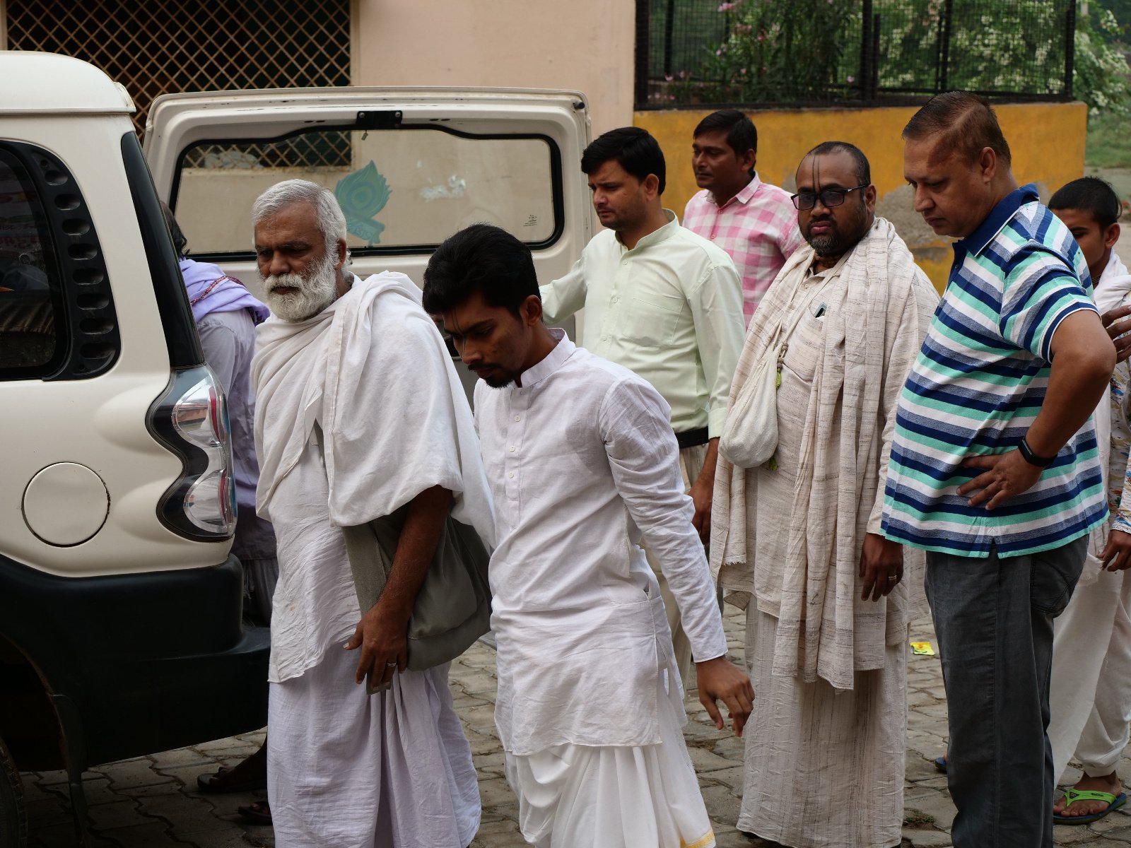  10 Gopashtami Radha kunda Govardhan 19.11.04